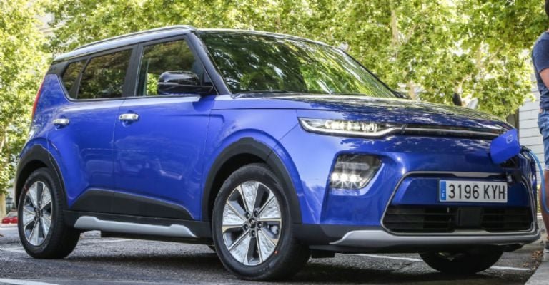 Hace una década, Kia presentó el Soul EV, marcando un hito en la industria como el primer vehículo eléctrico de la marca con alcance global. 