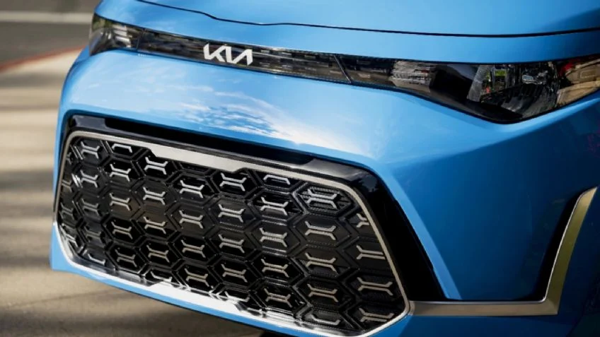 Hace una década, Kia presentó el Soul EV, marcando un hito en la industria como el primer vehículo eléctrico de la marca con alcance global. 