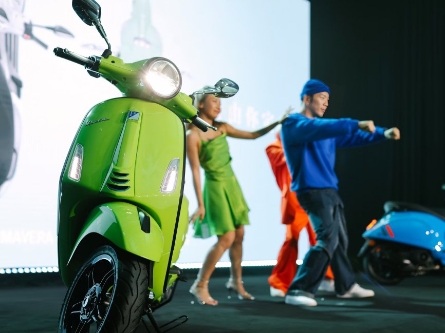 Vespa presenta en Shanghai sus nuevas Primavera y Sprint en una fiesta junto con una exclusiva colección de ropa.