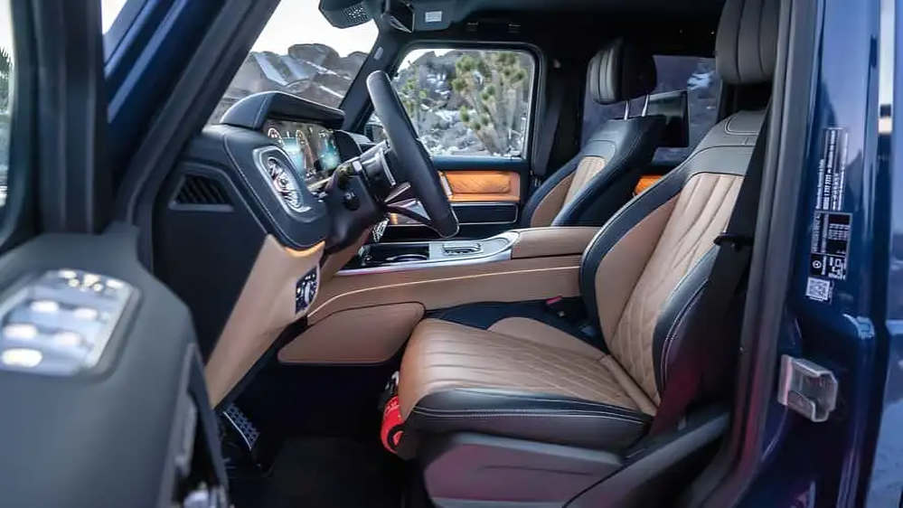 Mercedes-Benz Clase G 2024: Descubre detalles del interior y características sobresalientes de este icónico todoterreno de lujo.