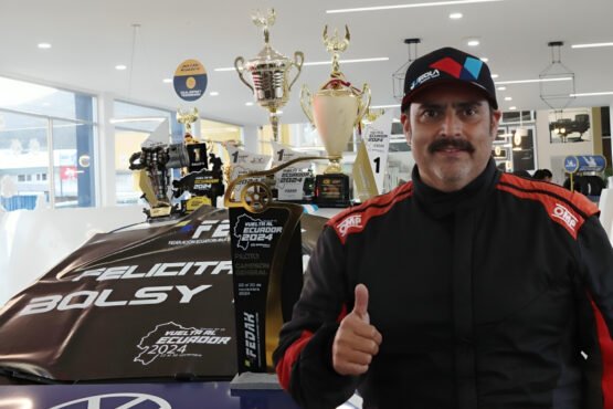 Alfonso Quirola, con su victoria invicta, se convierte en tricampeón de la Vuelta al Ecuador, destacando su gran preparación y pasión.