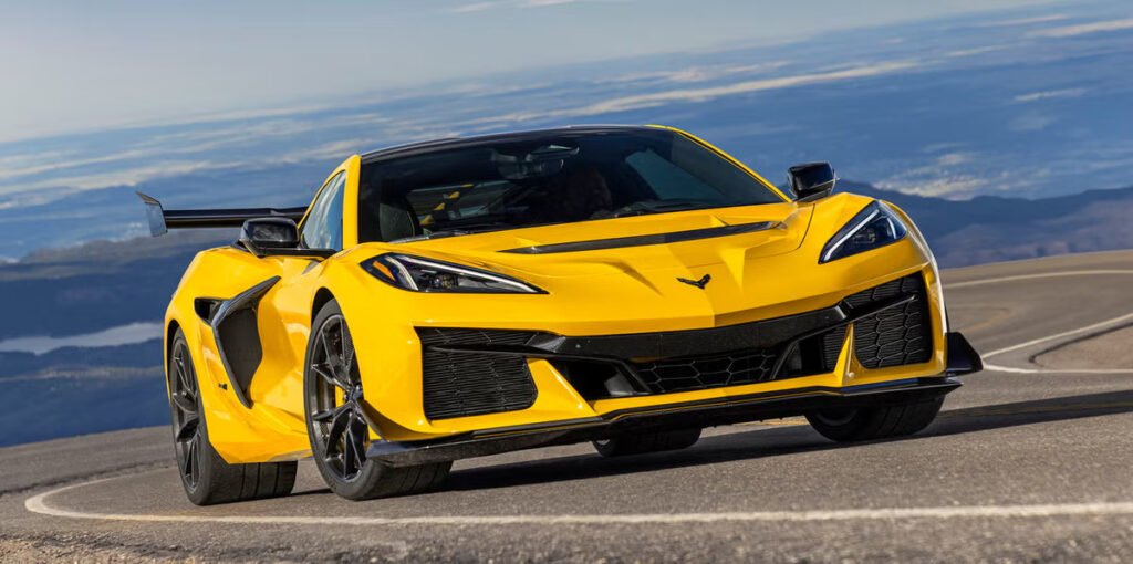 El primer Chevrolet Corvette ZR1 2025 se subastó por $1,125,000, estableciendo un nuevo récord en el mercado de autos de colección.