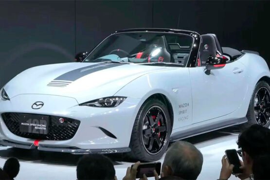 Mazda presenta el MX-5 Spirit Racing 12R, con mejoras de potencia, diseño y agilidad, destacando su exclusividad para el mercado japonés.