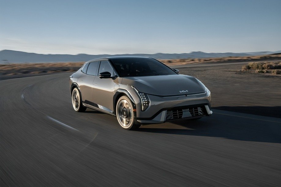 Sedán eléctrico EV4