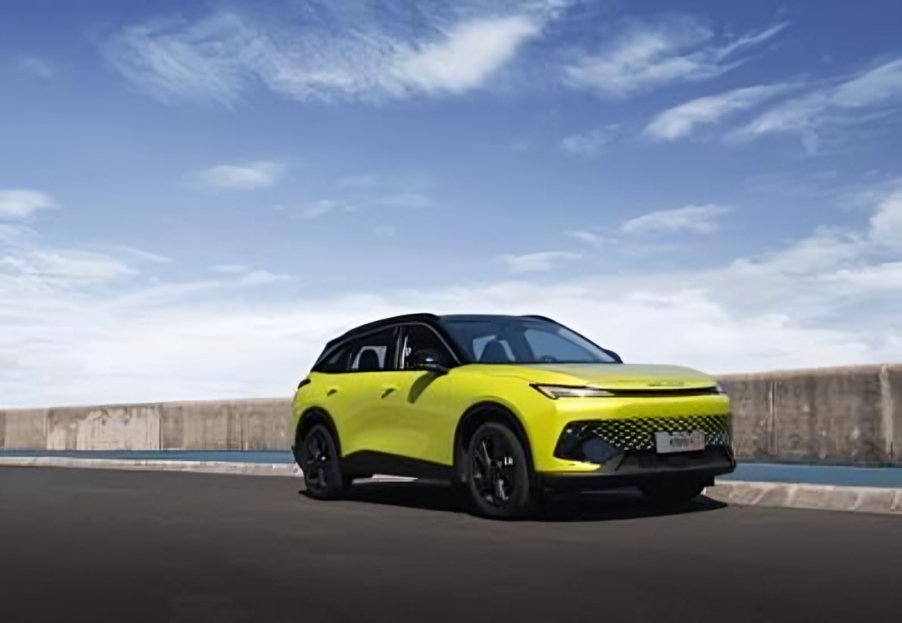 Conducción responsable para reducir emisiones y promover una movilidad sostenible en Ecuador con prácticas eficientes y conscientes.