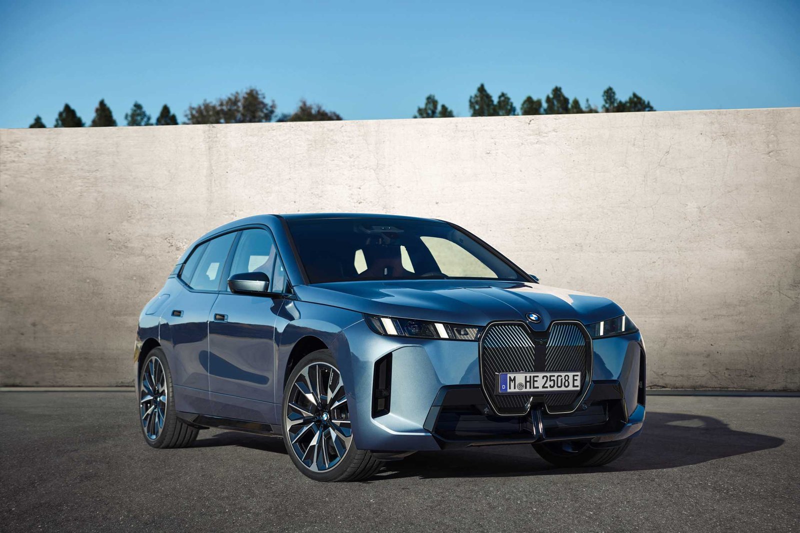 BMW iX 2026 con nuevo diseño exterior y mejoras en autonomía y tecnología