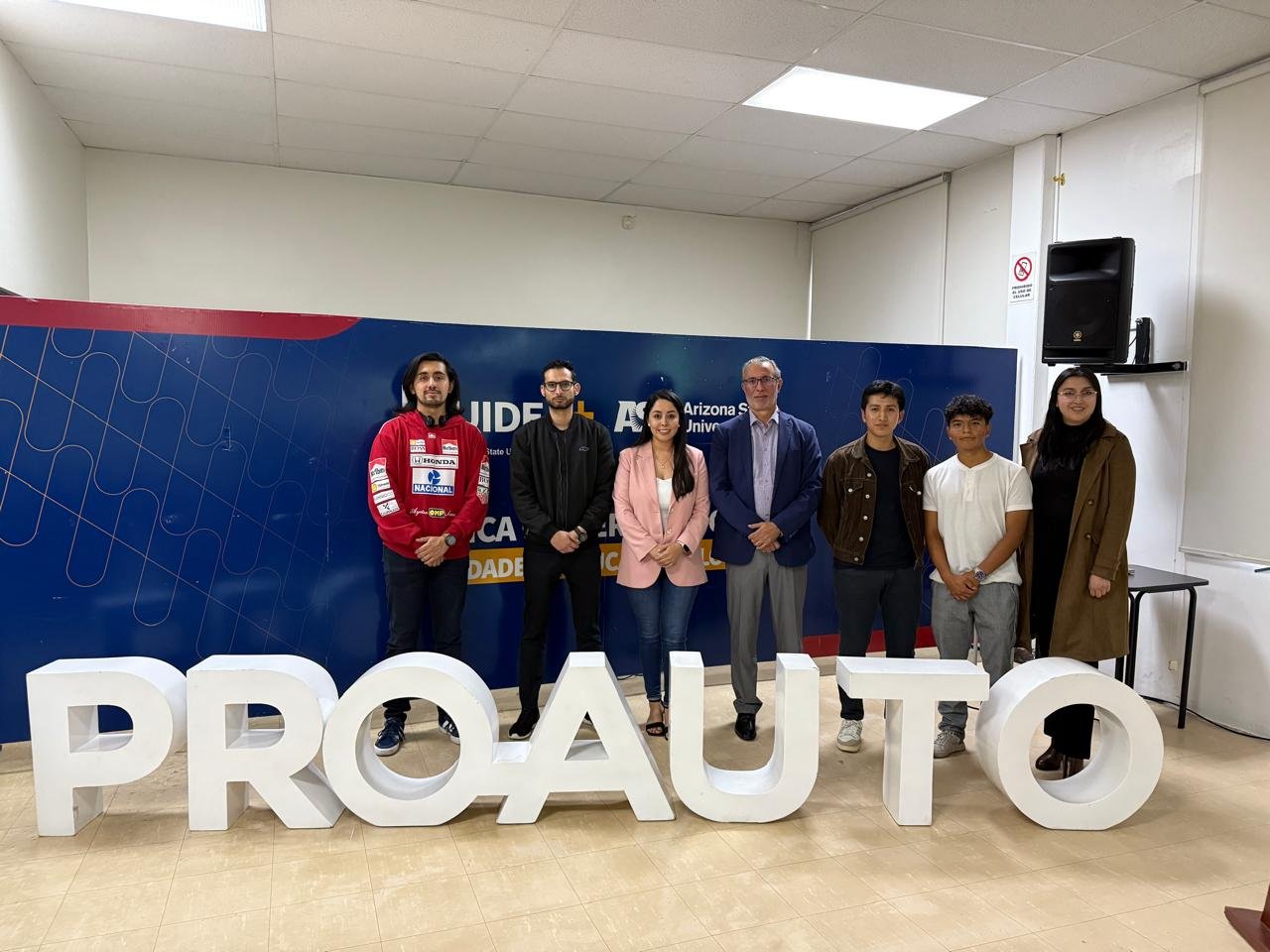Proauto presenta su programa De 0 a Ninja durante conversatorio con estudiantes en Quito