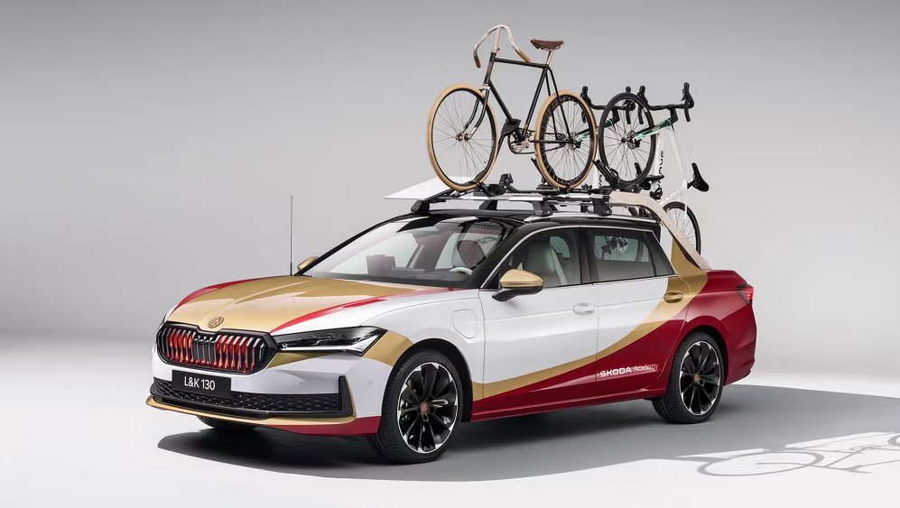 Coche de estudiantes Skoda transforma un Superb en vehículo ideal para el Tour de Francia, combinando innovación y funcionalidad única.