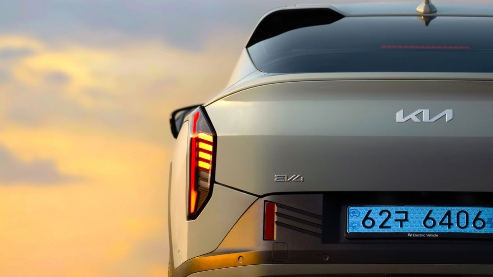 KIA EV4