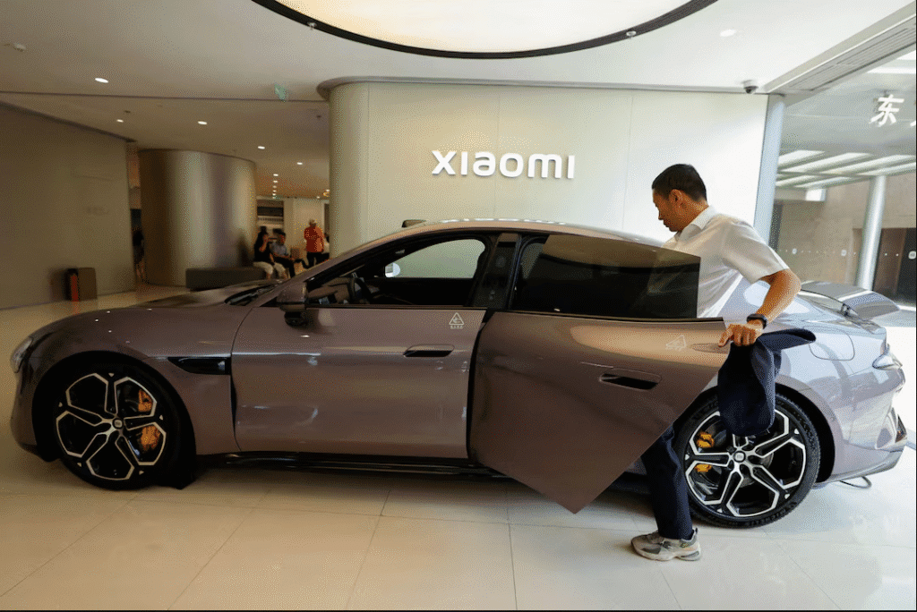 Vehículo autónomo en carretera china con sistema de conducción asistida