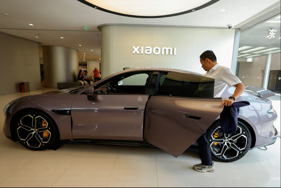 Vehículo autónomo en carretera china con sistema de conducción asistida