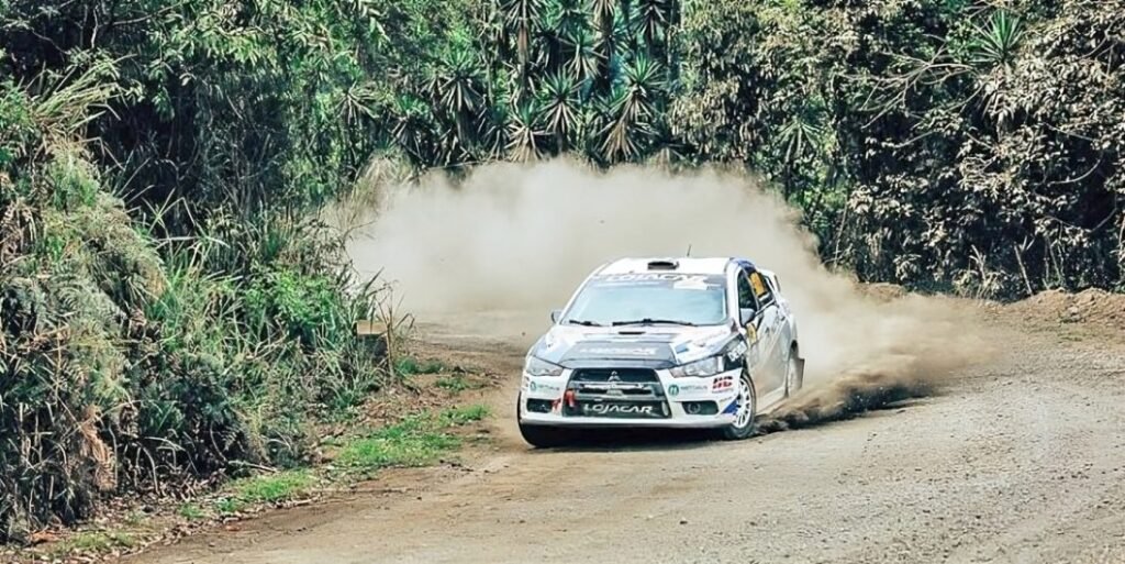 Competidores de la Vuelta Automovilística al Ecuador 2025
