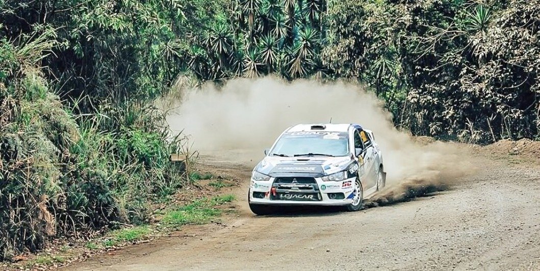 Competidores de la Vuelta Automovilística al Ecuador 2025