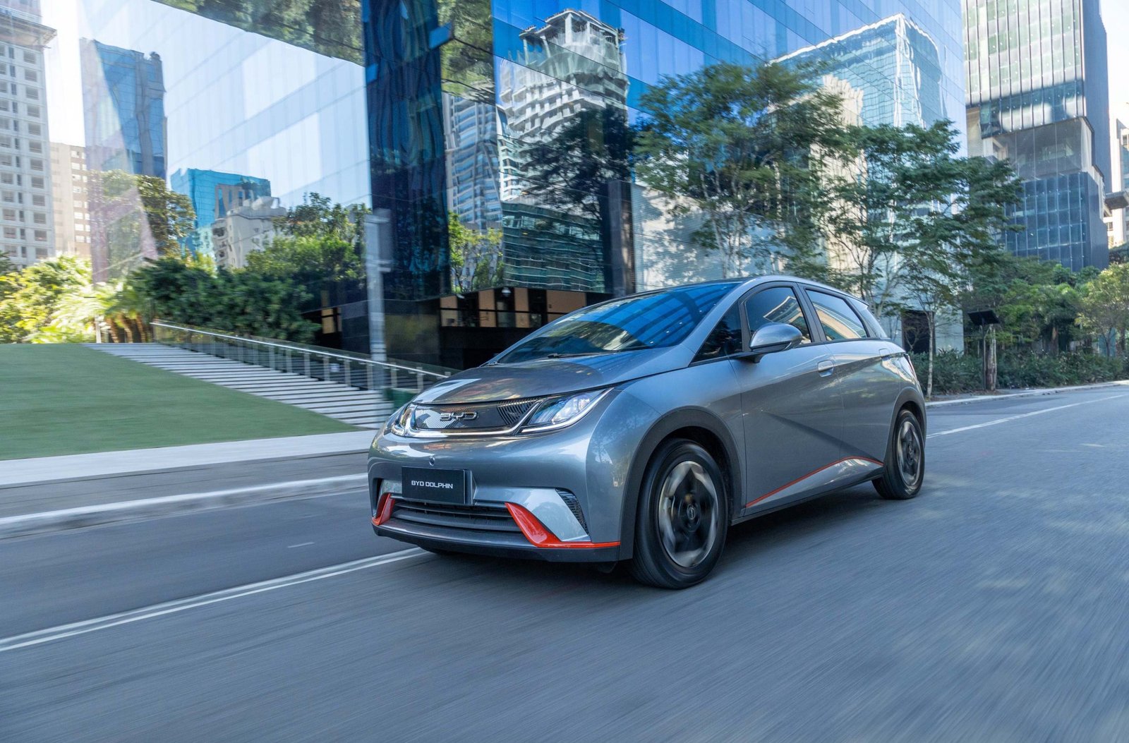 Planta de BYD en Brasil produce su primer vehículo eléctrico Dolphin Mini