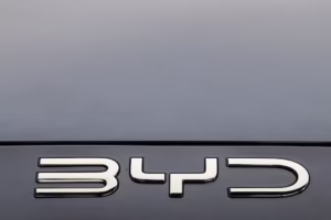 Planta de BYD en construcción en Karachi, Pakistán, como parte de su expansión en autos eléctricos