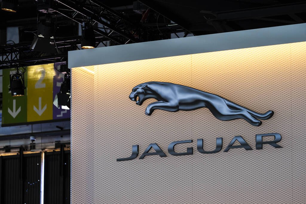 Caída de ventas de Jaguar en Europa tras campaña publicitaria