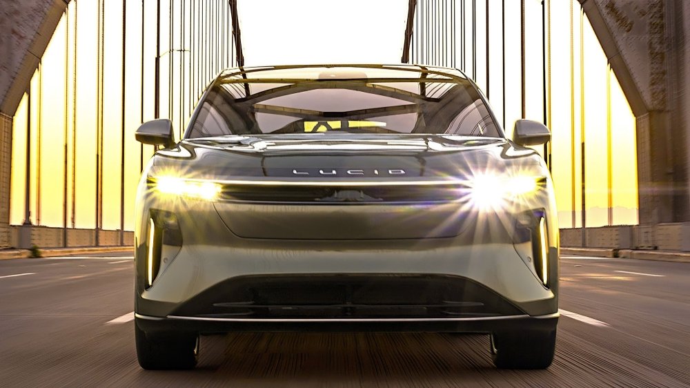 Lucid Motors, el mayor rival de Tesla, se une a Uber para fabricar 20.000 robotaxis con el mejor SUV eléctrico del mundo.