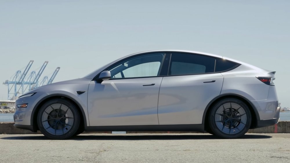 Descubre las llantas indestructibles de Unplugged Performance, compatibles con Tesla Model 3, Model Y y futuros robotaxis.