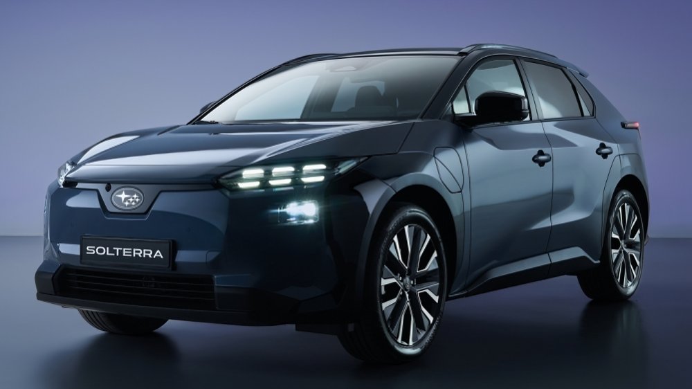 El hermano gemelo 4x4 del Toyota bZ4X se renueva con 338 CV, 500 km de autonomía y más tecnología para llegar a España en 2026.