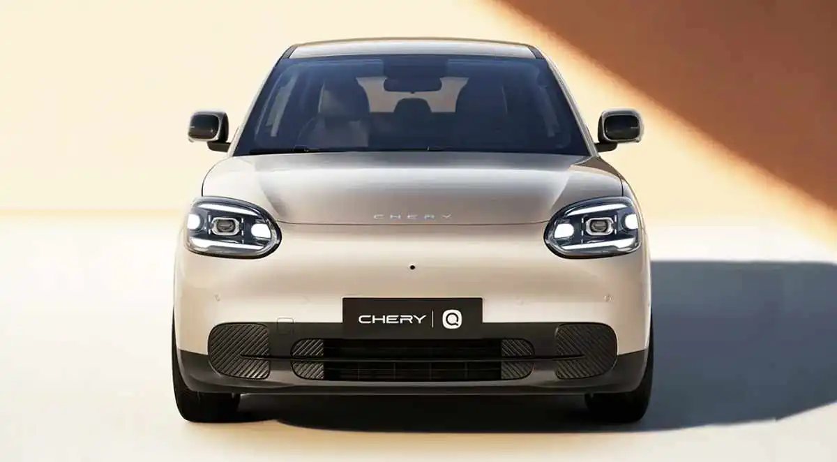 Chery QQ3 2026 estacionado, destacando su diseño urbano y eléctrico