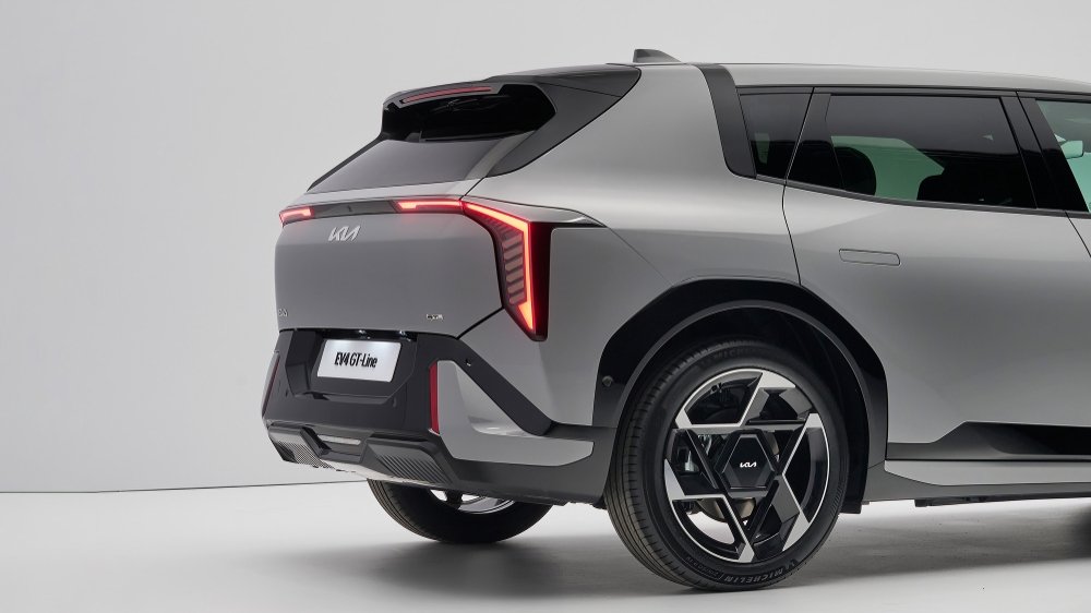 CEO de KIA Europa Marc Hedrich anuncia avalancha de coches eléctricos en conferencia automotriz
