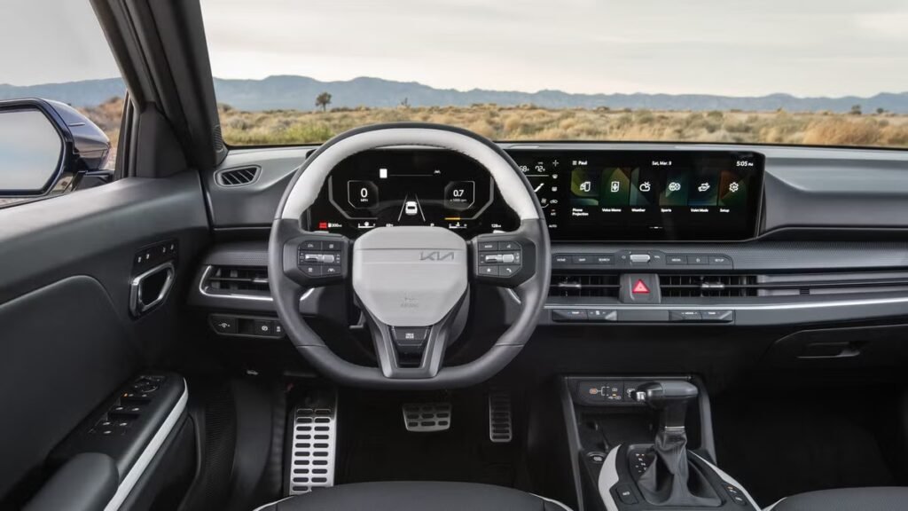 Kia K4 sedán compacto con pantalla multimedia premiado por J.D. Power 2025 por su experiencia tecnológica avanzada