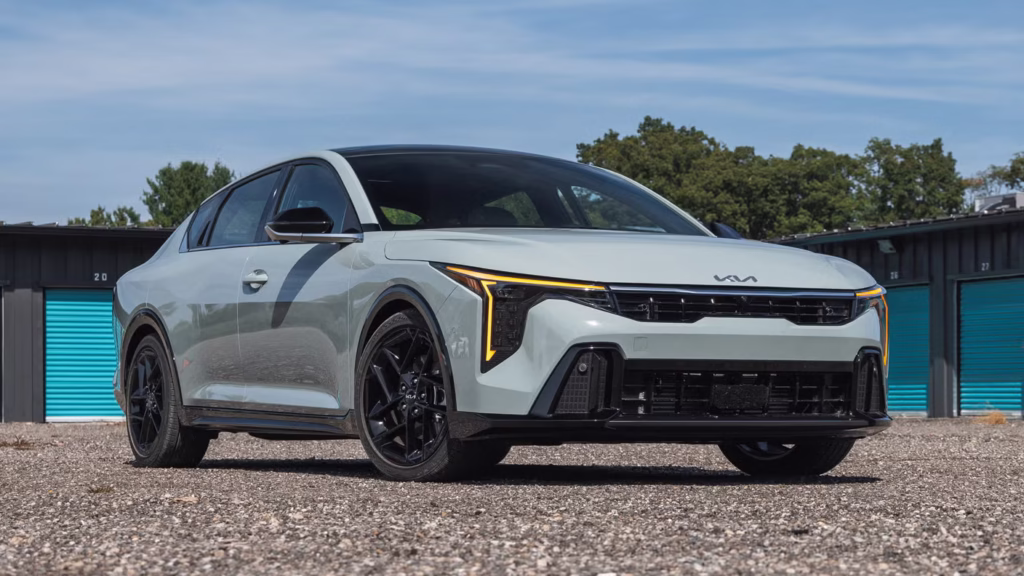 Kia K4 logra cinco estrellas en seguridad en pruebas de Latin NCAP