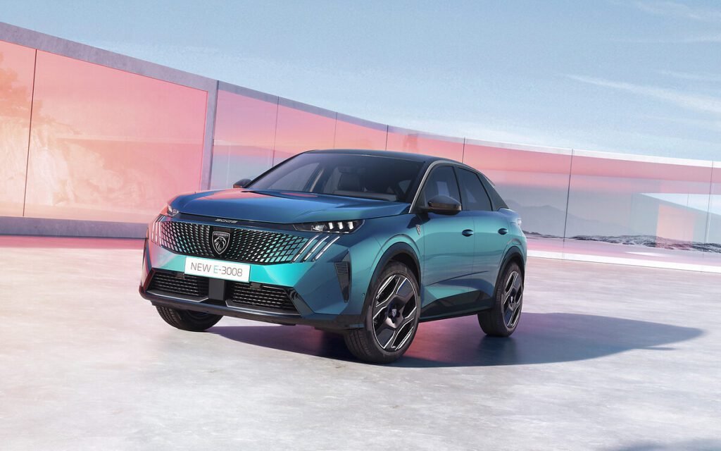 Peugeot E-3008 y E-5008, SUV eléctricos con carga rápida y tecnología V2L.