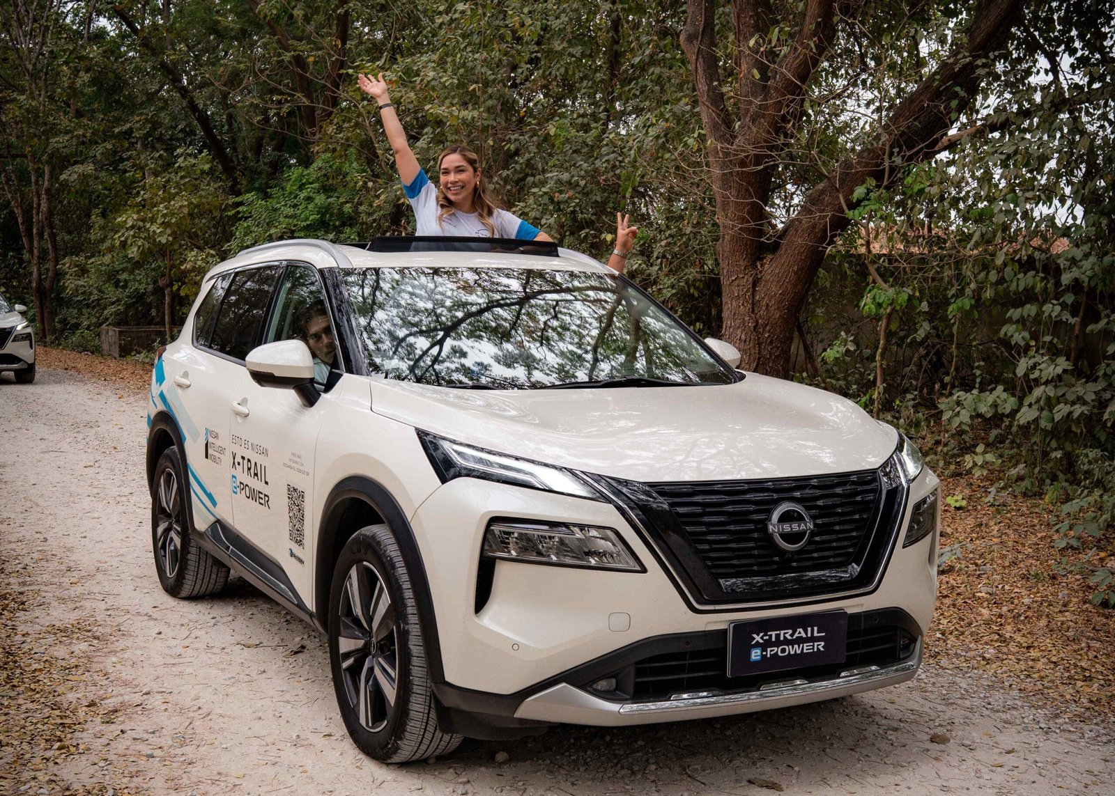 Nissan X-Trail e-POWER en pista 4x4 durante la experiencia Go Wild Adventure en la costa de Ecuador