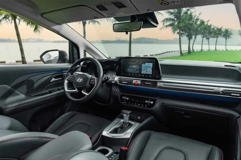 Interior de automóvil Hyundai con alternativas sostenibles al cuero producidas a partir de biomateriales.