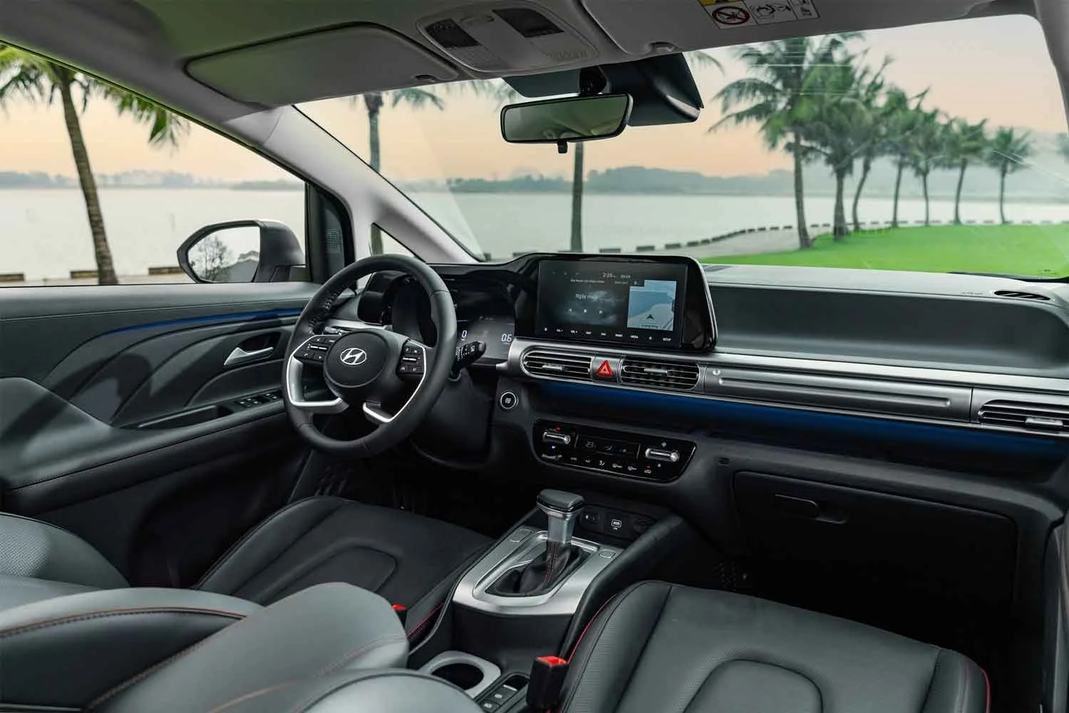 Interior de automóvil Hyundai con alternativas sostenibles al cuero producidas a partir de biomateriales.