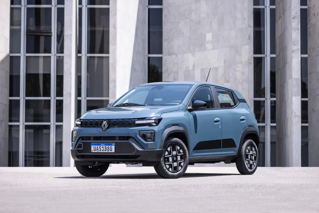 Renault Kwid E-Tech 2025 con diseño renovado y tecnología avanzada presentado en Brasil