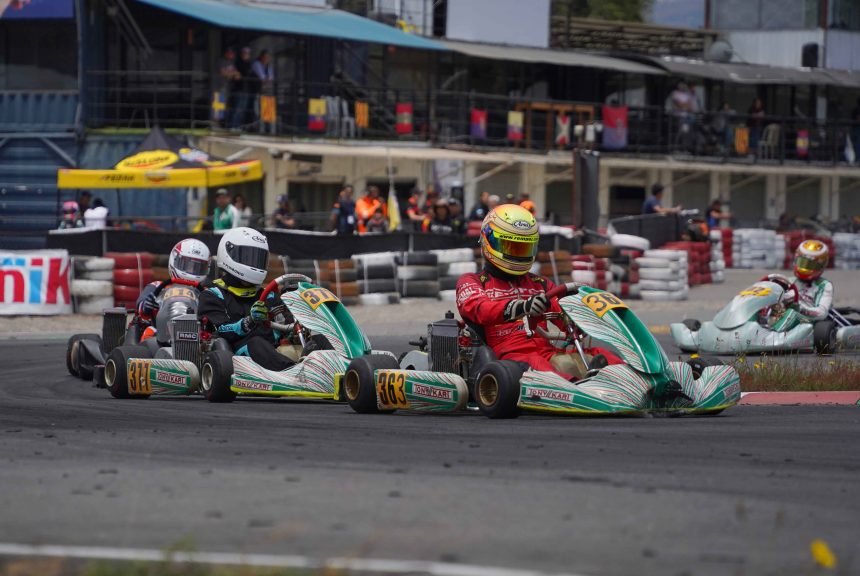 Pilotos compitiendo en el Rotax Max Challenge South America 2025 en el Kartódromo Cotopaxi