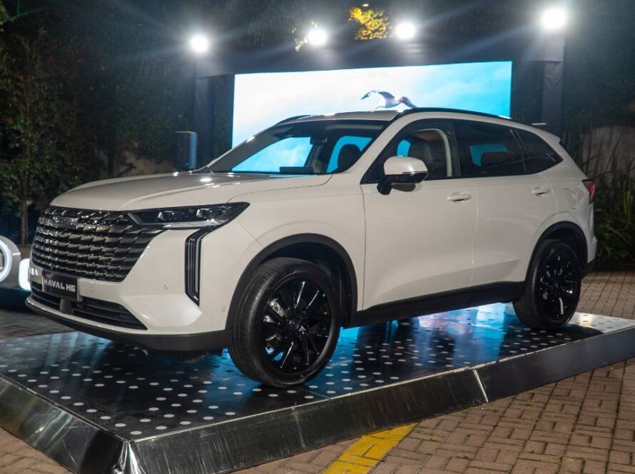 Nuevo Haval H6 híbrido en Ecuador con diseño moderno y tecnología avanzada.