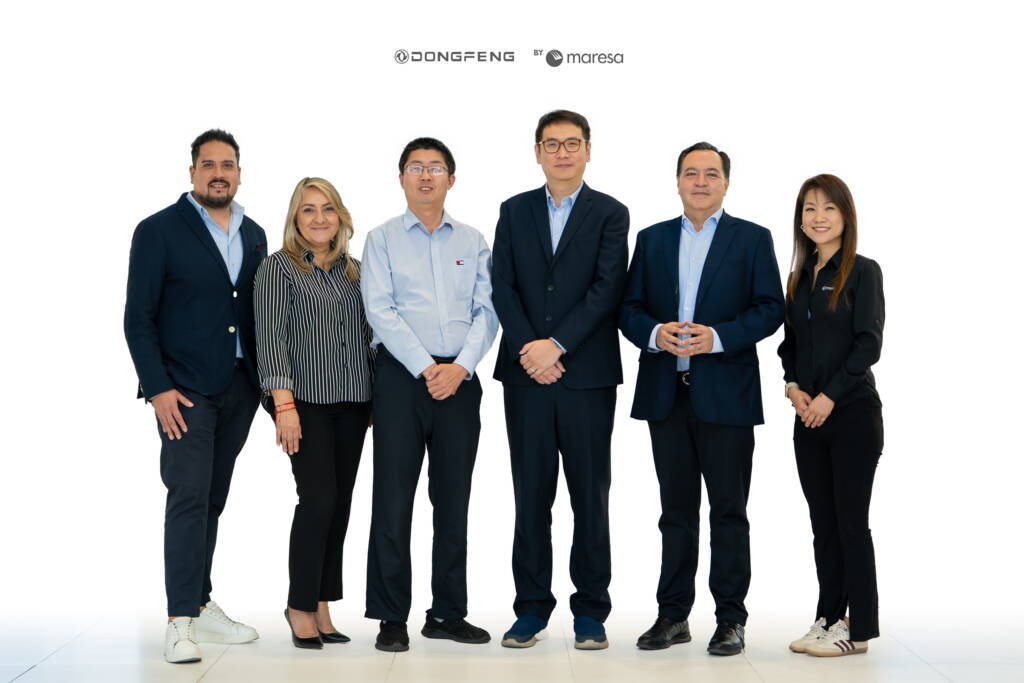 Ejecutivos de Dongfeng Internacional y directivos de Corporación Maresa durante reunión estratégica en Quito para fortalecer alianza comercial en Ecuador