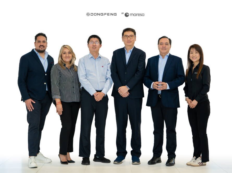 Ejecutivos de Dongfeng Internacional y directivos de Corporación Maresa durante reunión estratégica en Quito para fortalecer alianza comercial en Ecuador