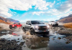 Camionetas JAC Frison T6, T8 y T9 alineadas como muestra del portafolio de JAC Motors la original de fábrica en Ecuador.