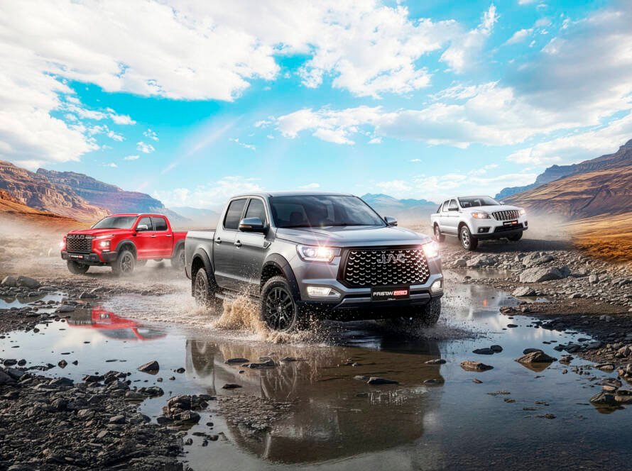 Camionetas JAC Frison T6, T8 y T9 alineadas como muestra del portafolio de JAC Motors la original de fábrica en Ecuador.