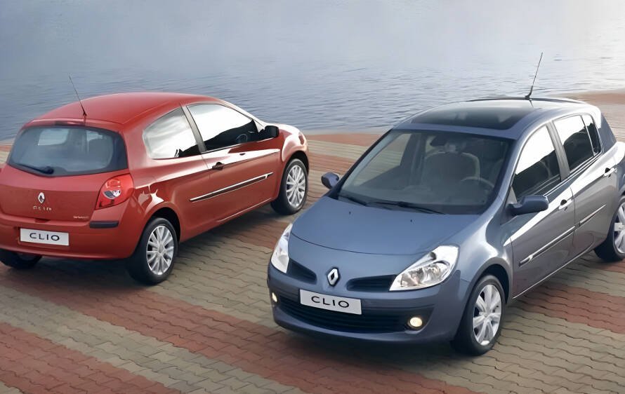 Demostración controlada de incendio en vehículo eléctrico con sistema Fireman Access de Renault en centro de formación IFISE