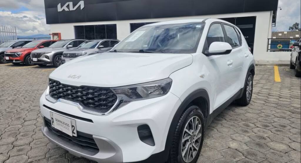 SUV Chevrolet Groove y Kia Sonet, vehículos más vendidos en Ecuador 2025 en concesionario automotriz