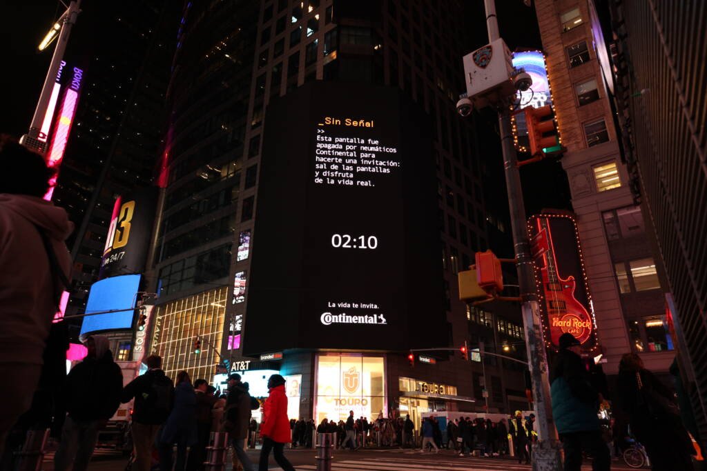 Continental apaga pantalla en Times Square para promover desconexión digital