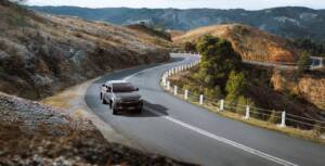 Isuzu pickup Ecuador modelo doble cabina en carretera ecuatoriana