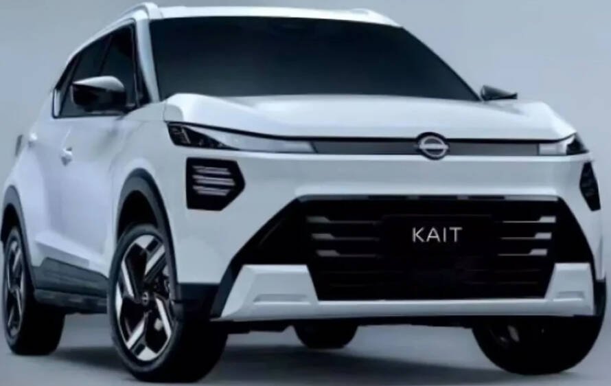 Nuevo SUV Nissan Kait 2026 en color plateado con diseño exterior moderno y grupos ópticos divididos en estudio fotográfico
