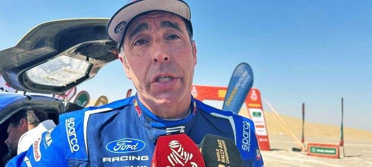 Nani Roma liderando la categoría Ultimate del Rally Dakar 2026 con Ford Racing