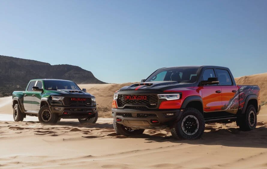 Ram TRX 2027 con motor V8 supercargado en terreno off-road con suspensión de alto recorrido