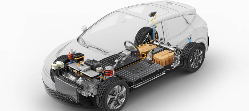 Batería de vehículo eléctrico en proceso de reemplazo, contexto sobre cambiar la batería de un carro eléctrico