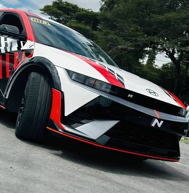 Mario Amoroso, conductor del Hyundai Ioniq 5N en el Autódromo de Yahuarcocha