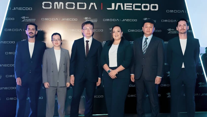 Equipo directivo de OMODA & JAECOO en presentación oficial en Quito Ecuador 2026