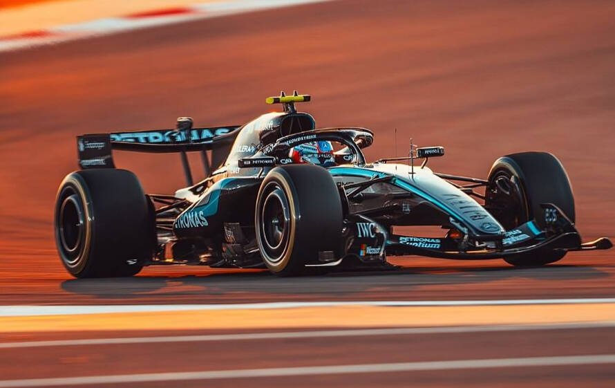 Motor Mercedes F1 2026 en banco de pruebas durante análisis de relación de compresión