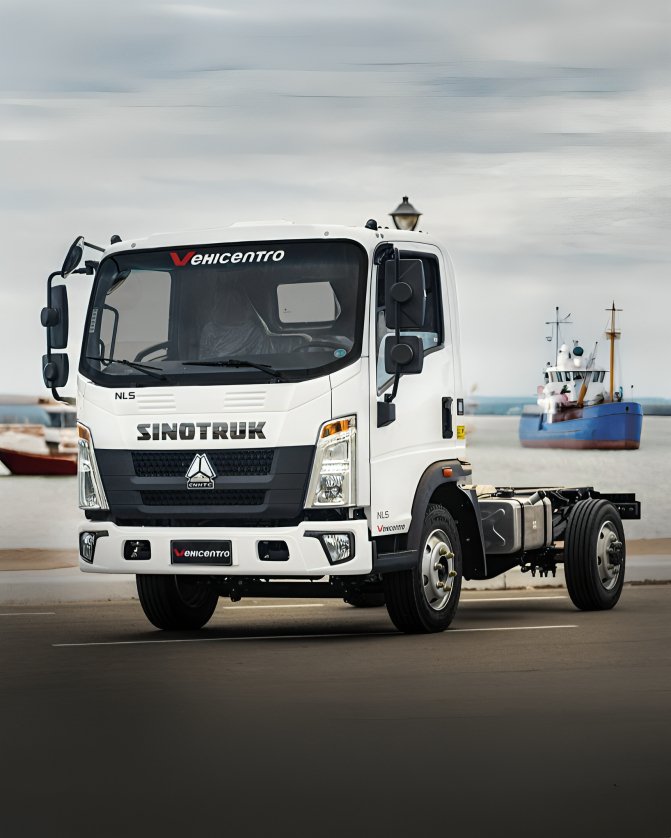 Camiones Sinotruk estacionados en concesionario del mercado de camiones en Ecuador mostrando crecimiento de ventas 2026